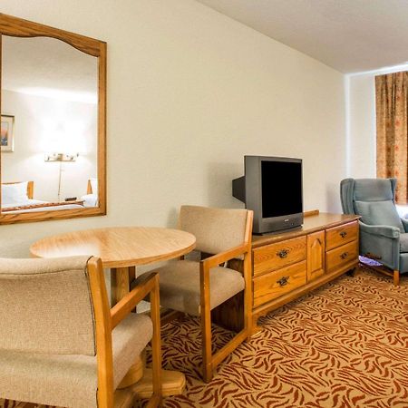 University Inn & Suites Stevens Point Eksteriør billede