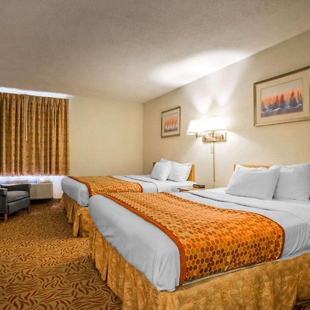 University Inn & Suites Stevens Point Eksteriør billede