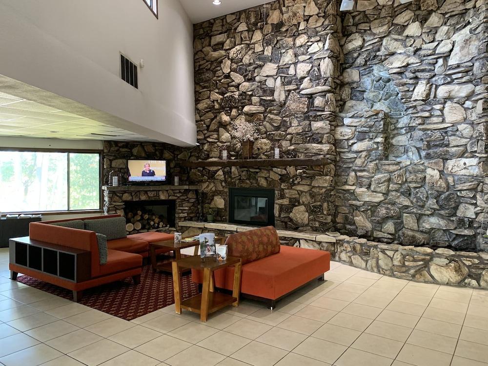 University Inn & Suites Stevens Point Eksteriør billede