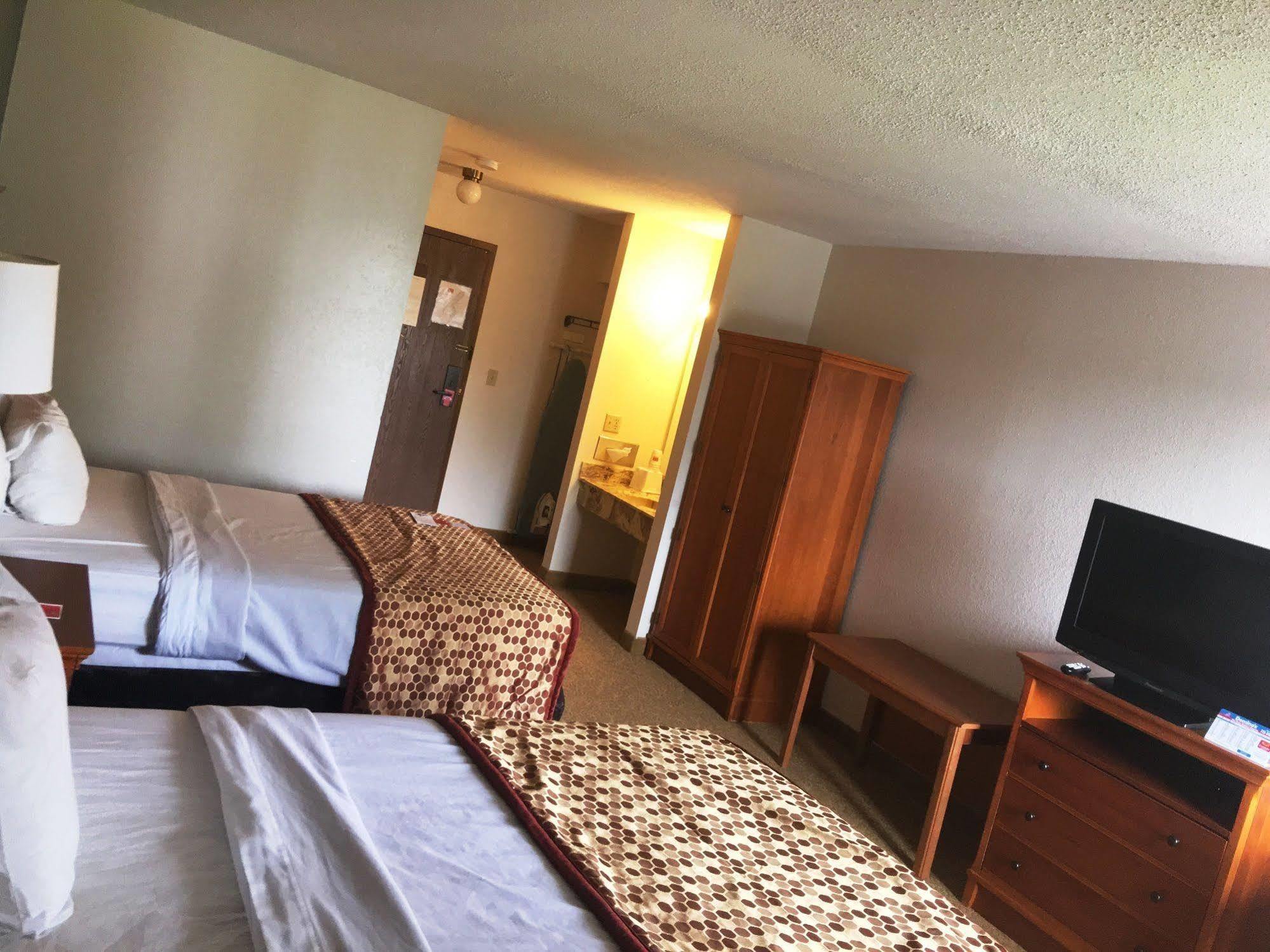 University Inn & Suites Stevens Point Eksteriør billede