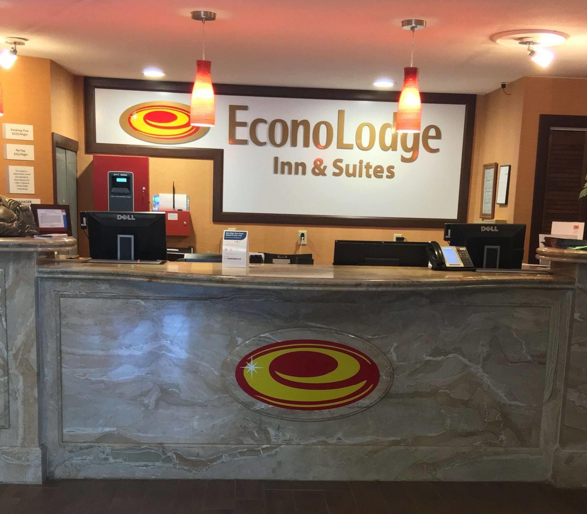 University Inn & Suites Stevens Point Eksteriør billede