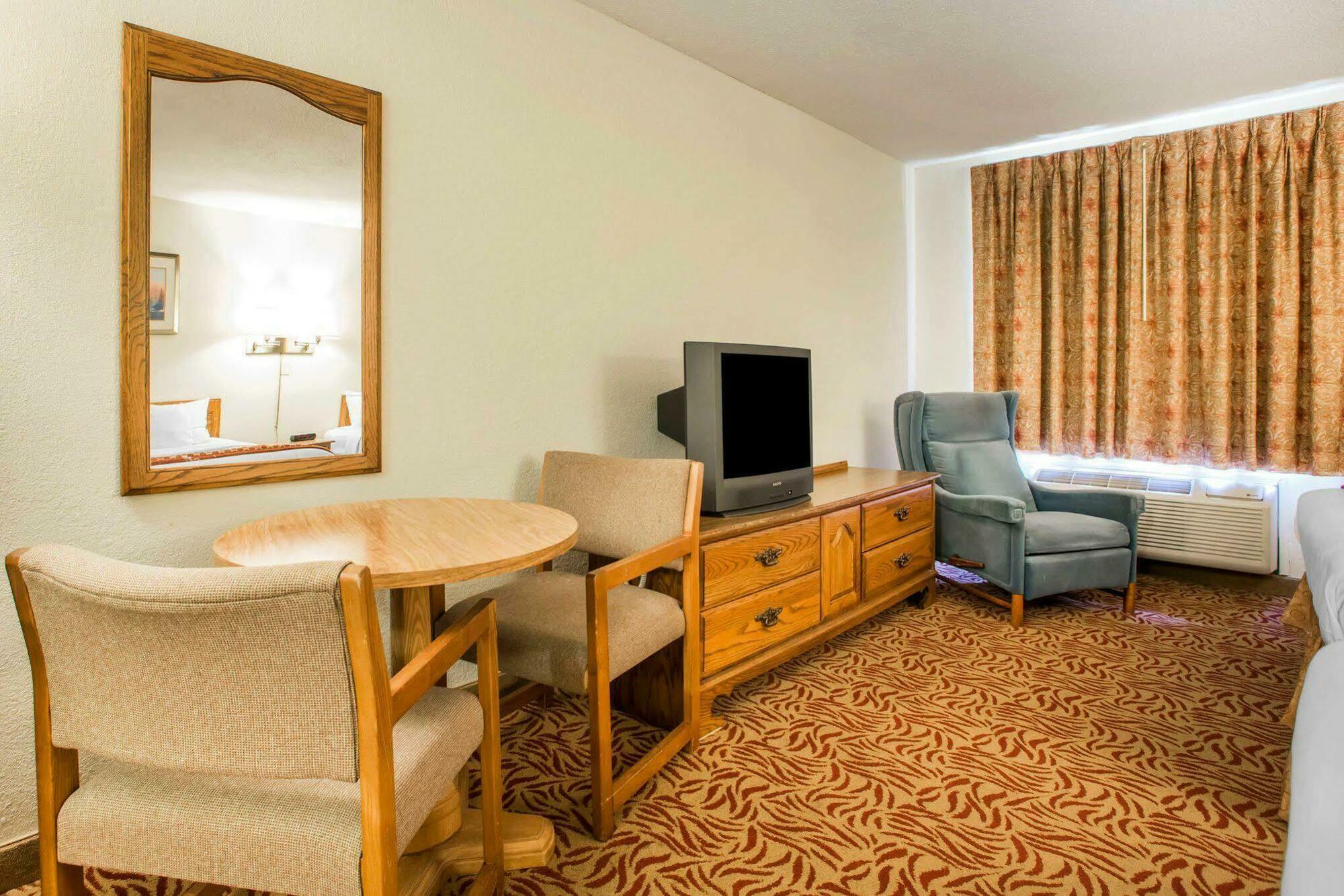 University Inn & Suites Stevens Point Eksteriør billede