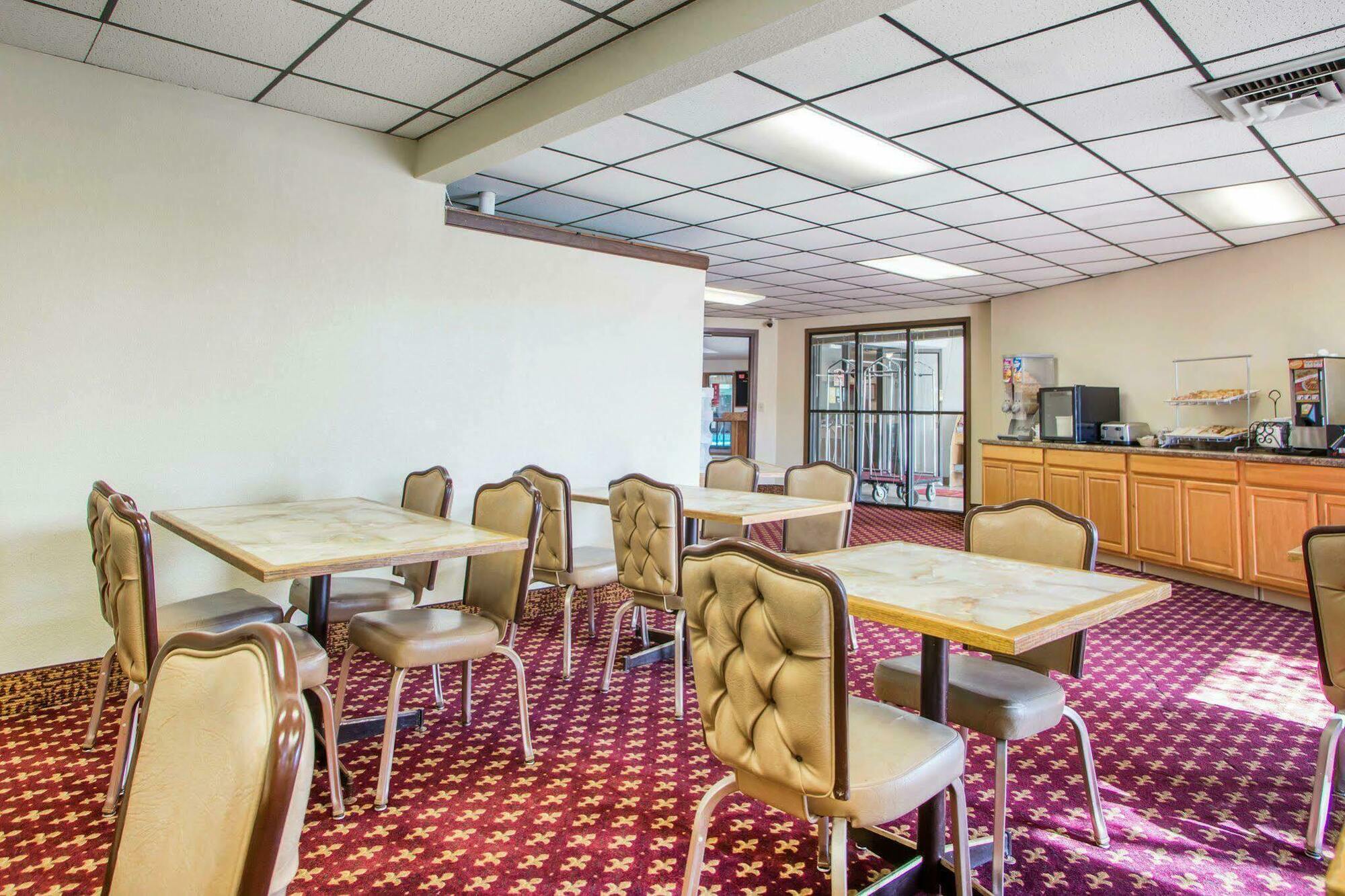 University Inn & Suites Stevens Point Eksteriør billede