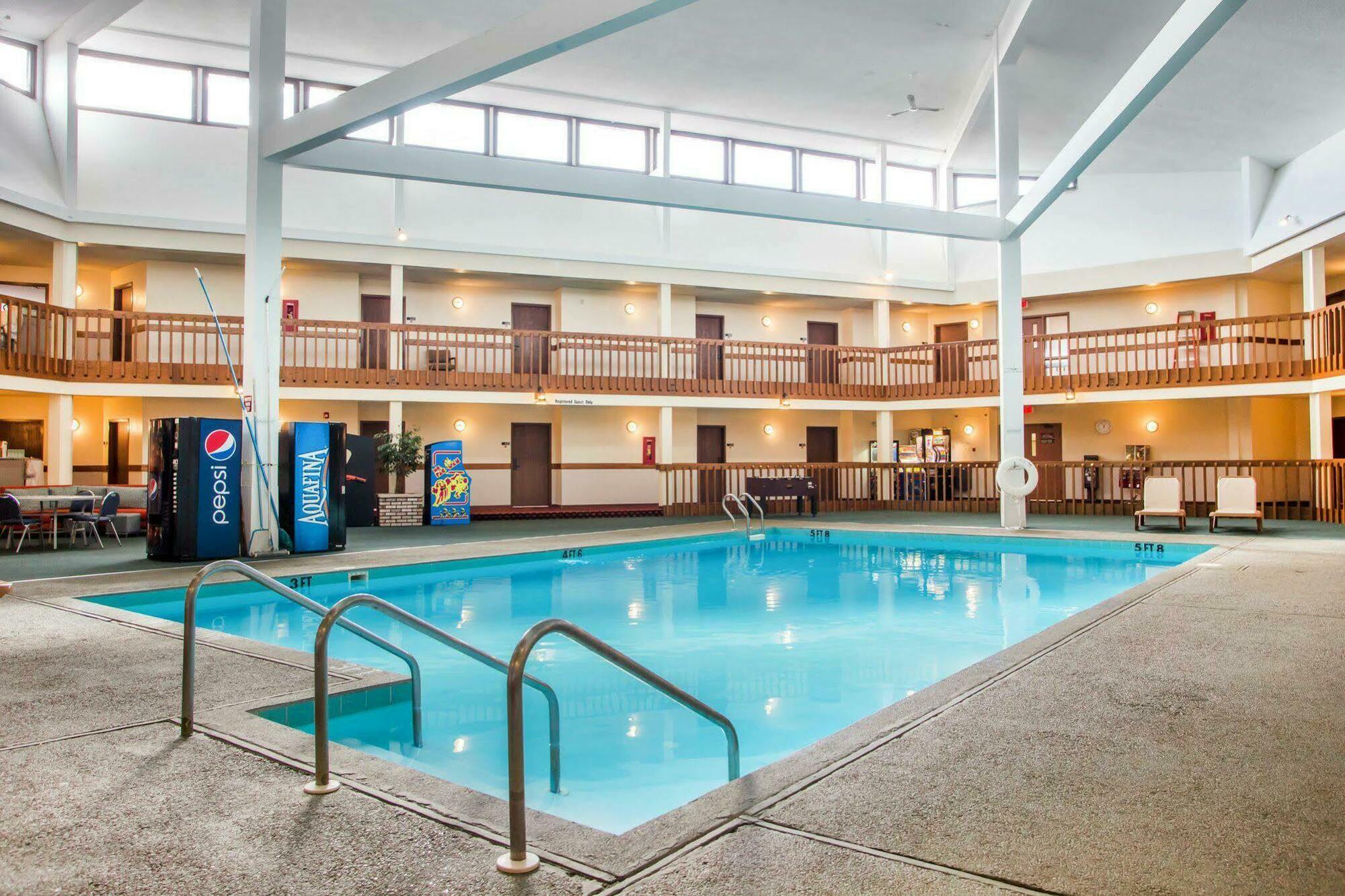 University Inn & Suites Stevens Point Eksteriør billede