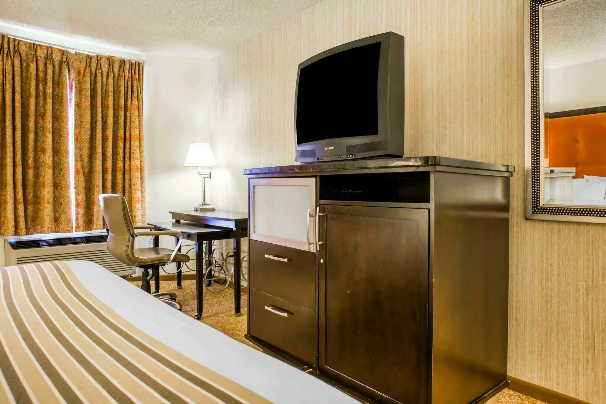 University Inn & Suites Stevens Point Eksteriør billede
